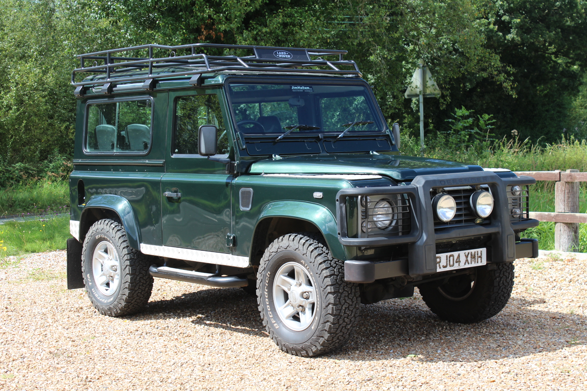 2004 04 DEFENDER 90 TD5 XS STATION WAGON EPSOM GREEN