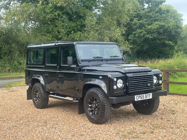 2015 65 DEFENDER 110 TDCI XS STATION WAGON SANTORINI BLACK