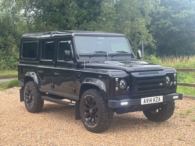 2014 14 DEFENDER 110 TDCI XS STATION WAGON SANTORINI BLACK