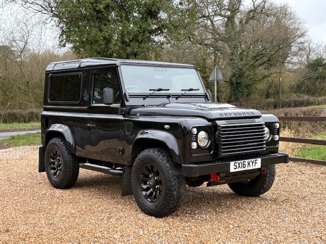 2016 16 DEFENDER 90 TDCI XS STATION WAGON SANTORINI BLACK