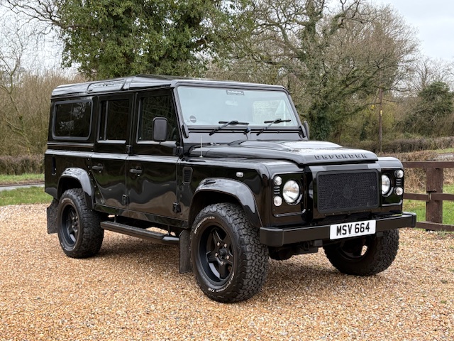 2012 62 DEFENDER 110 TDCI XS STATION WAGON SANTORINI BLACK